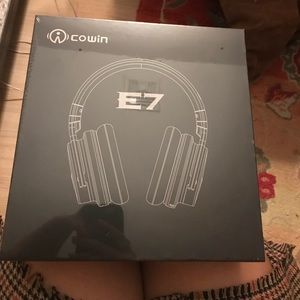 Brand new wireless E7 noise canceling head set